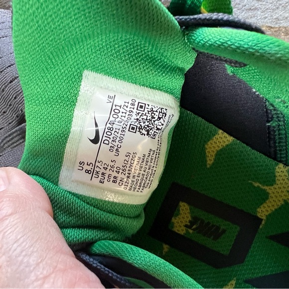 Nike pegasus, Oregon Duck Shoes 8.5 - Picture 3 of 4